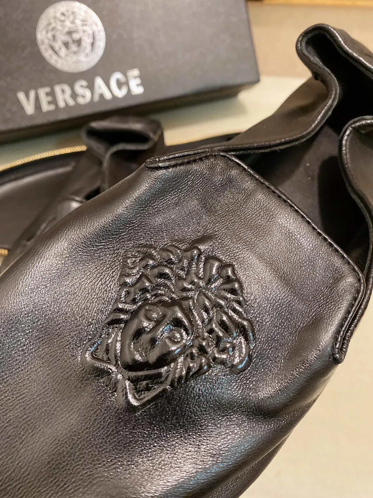 Versace Loafer zippé noir doré médusa embossé 5