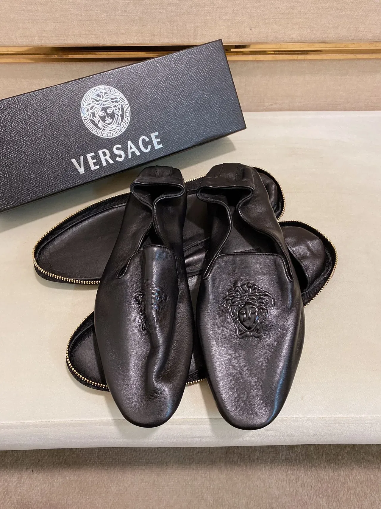 Versace Loafer zippé noir doré médusa embossé 6