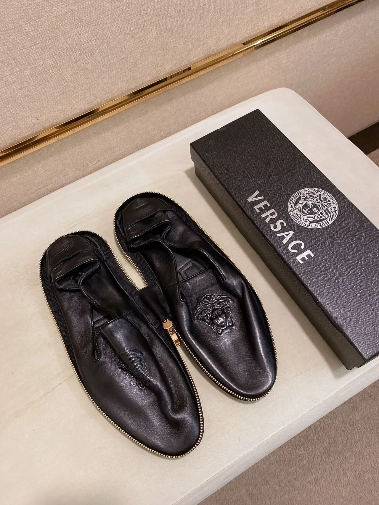 Versace Loafer zippé noir doré médusa embossé 7