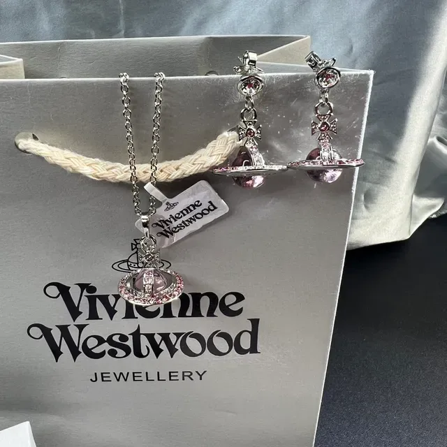 Vivienne Westwood Boucles d'oreilles Orb cabochon rose incrusté de cristal 3