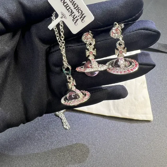 Vivienne Westwood Boucles d'oreilles Orb cabochon rose incrusté de cristal 6