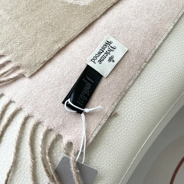 Vivienne Westwood Orb Logo Écharpe Beige Double-Face Frangée en Cachemire 2