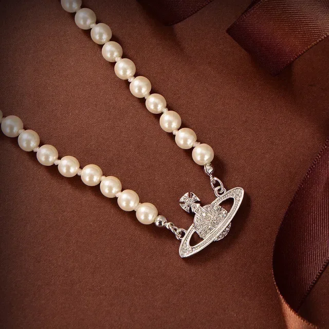 Vivienne Westwood Orb Necklace Beige Silver Pearl Strand Pendant Necklace 2