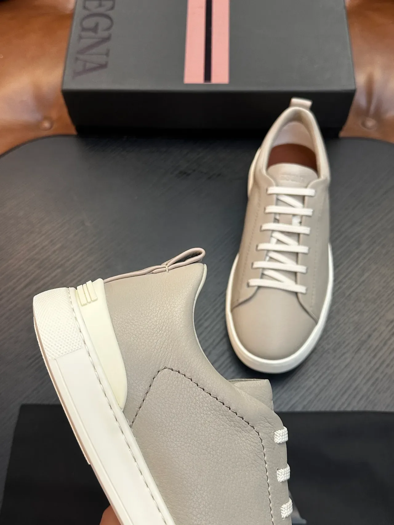 Zegna Beige Blanc Cuir Peaugrainé Supérieur Minimaliste Low-Top Lifestyle Sneakers 4