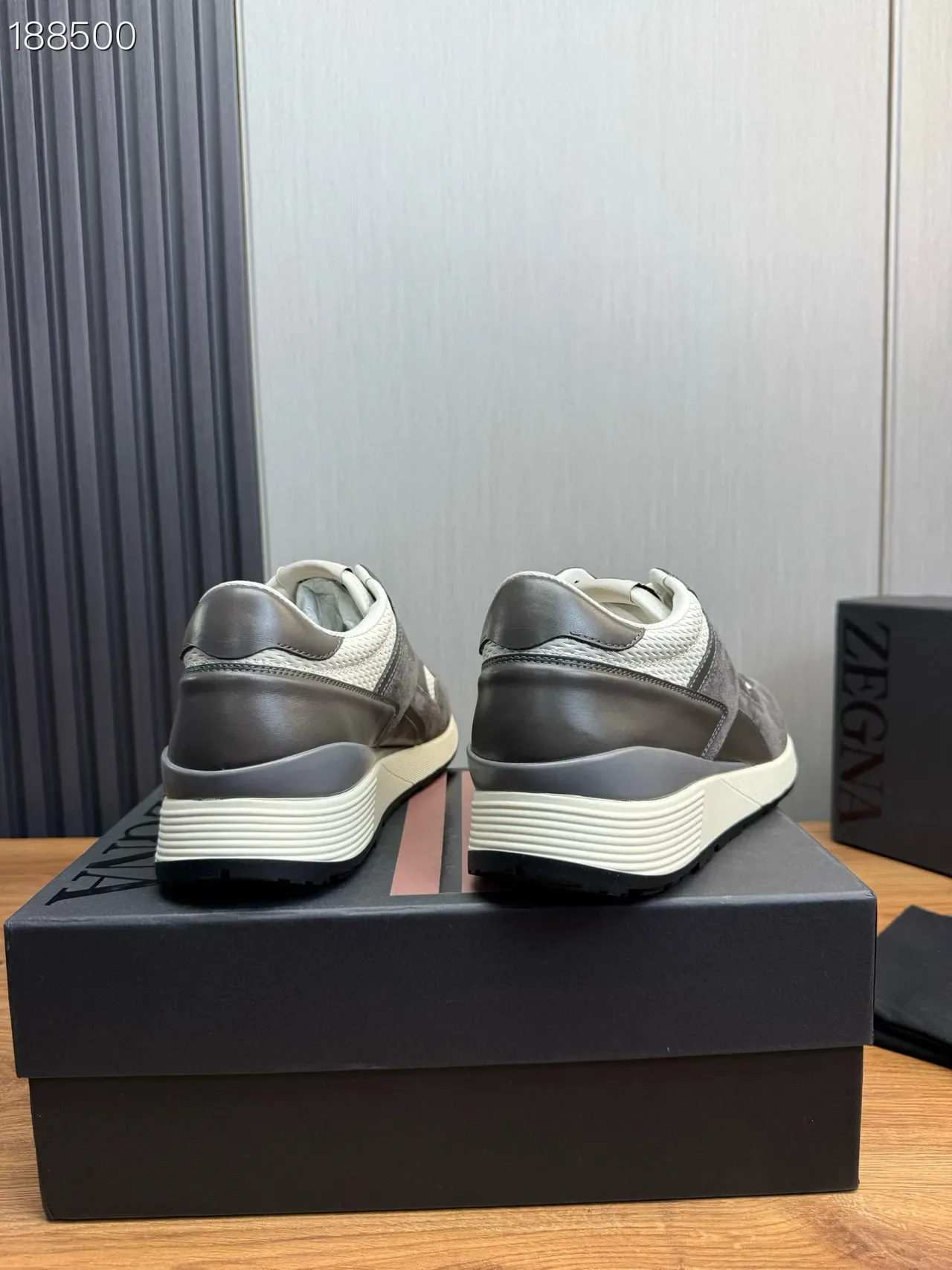 Zegna tênis lifestyle cinza branco com material misto no upper, painéis de camurça e mesh 2