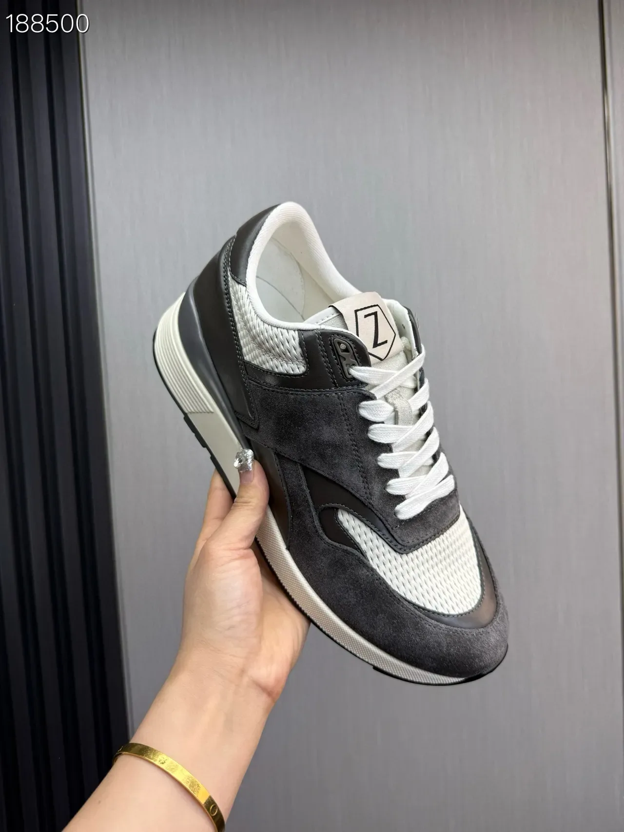 Zegna tênis lifestyle cinza branco com material misto no upper, painéis de camurça e mesh 3