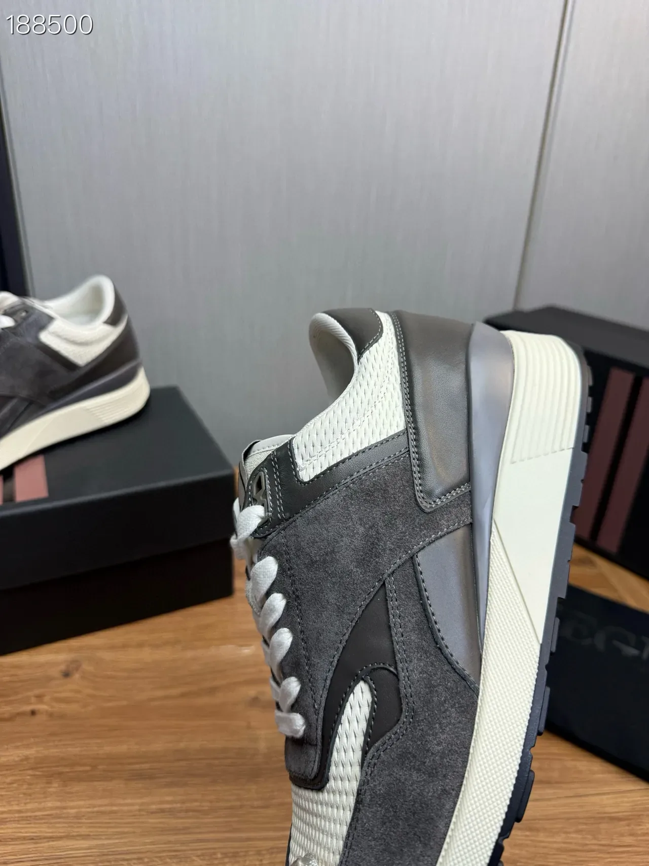 Zegna tênis lifestyle cinza branco com material misto no upper, painéis de camurça e mesh 4