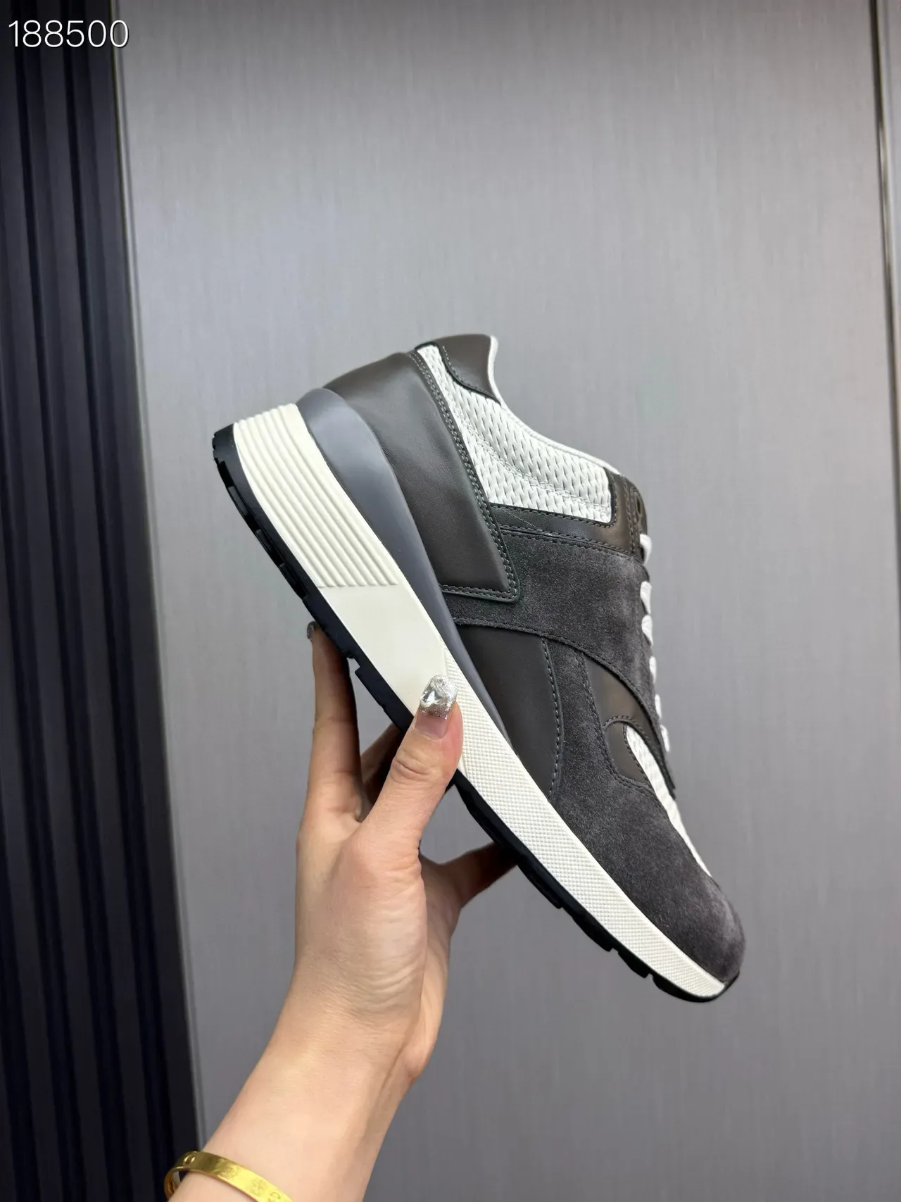 Zegna tênis lifestyle cinza branco com material misto no upper, painéis de camurça e mesh 5