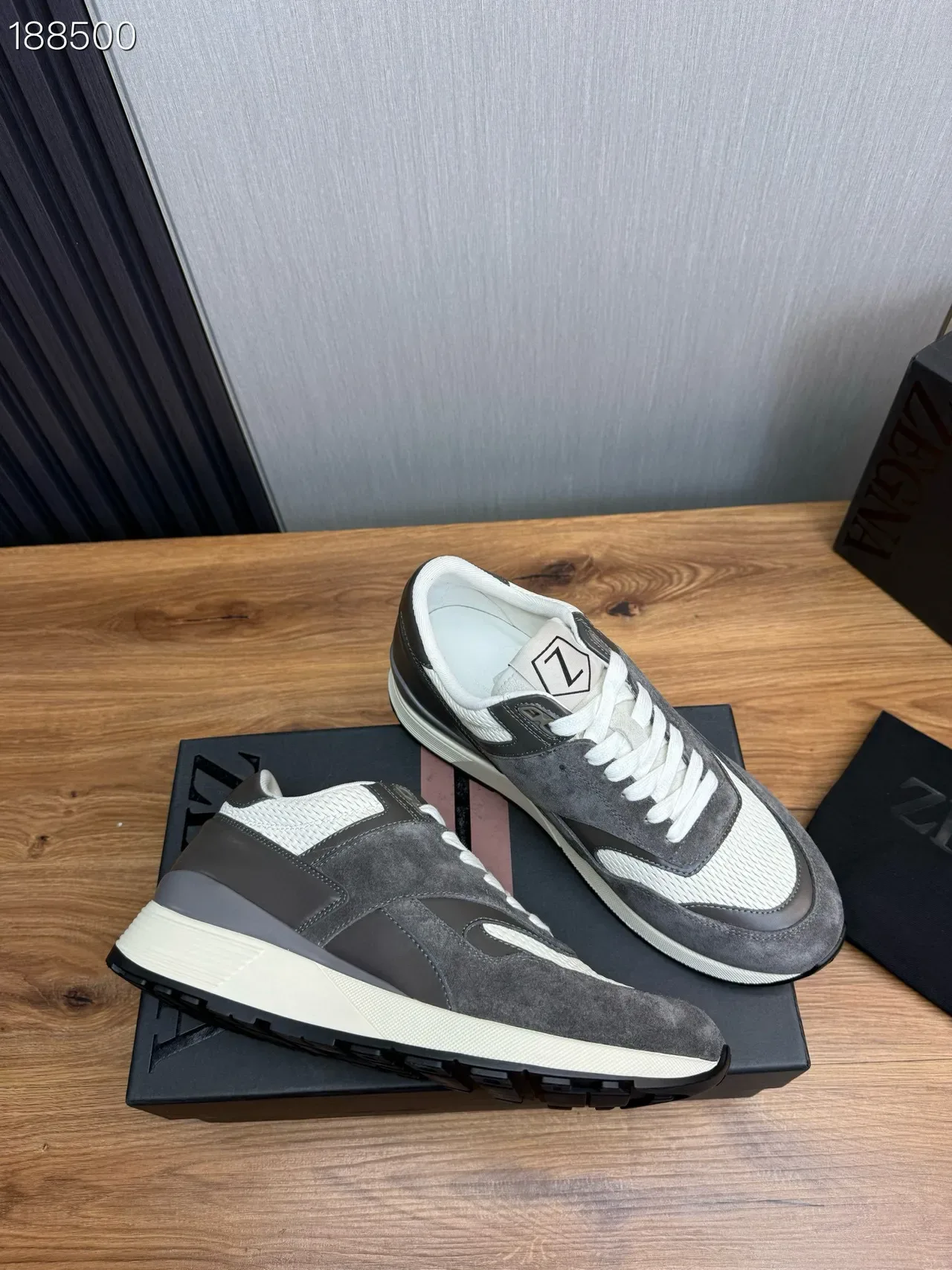 Zegna tênis lifestyle cinza branco com material misto no upper, painéis de camurça e mesh 7