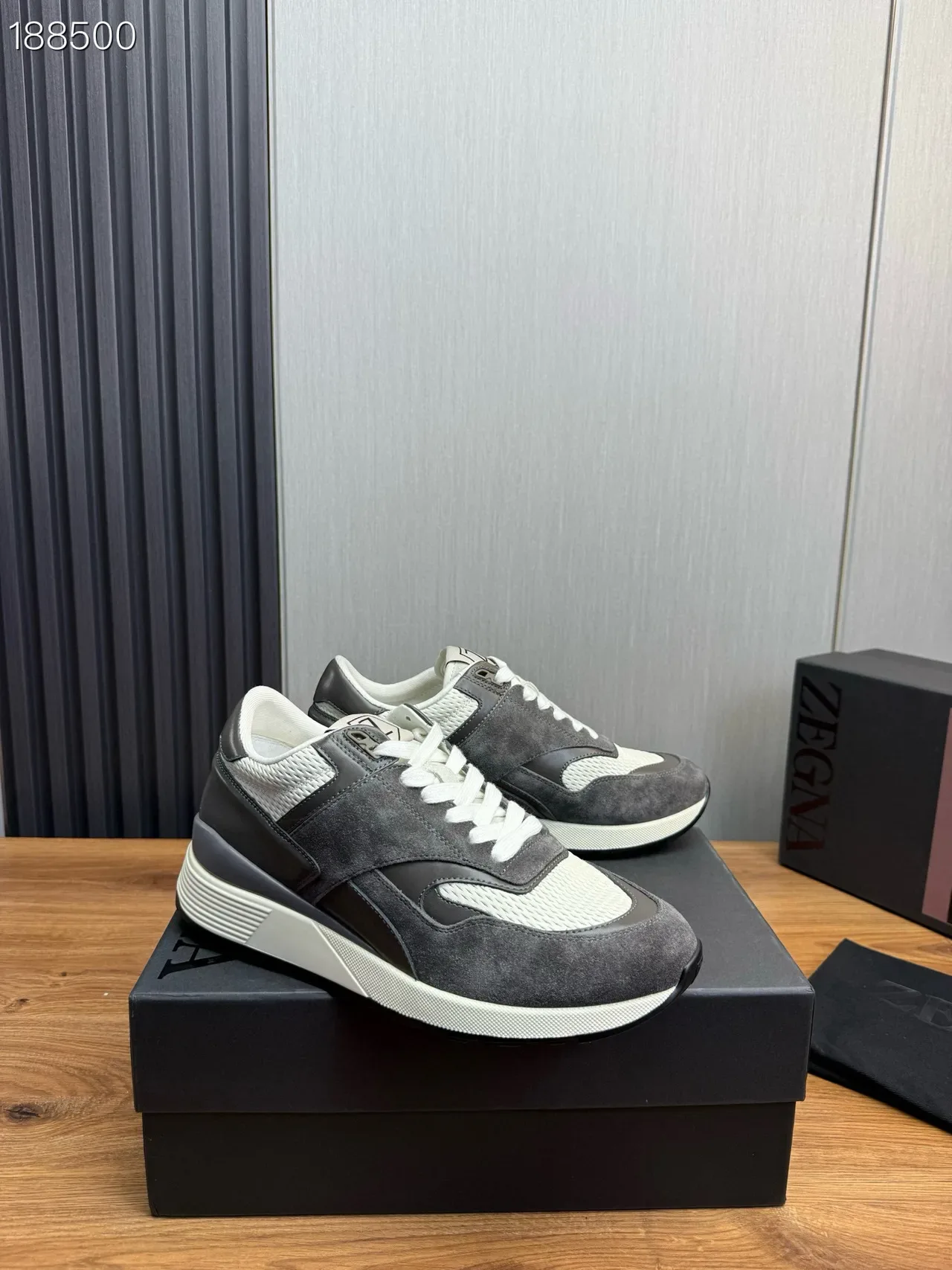Zegna tênis lifestyle cinza branco com material misto no upper, painéis de camurça e mesh 8
