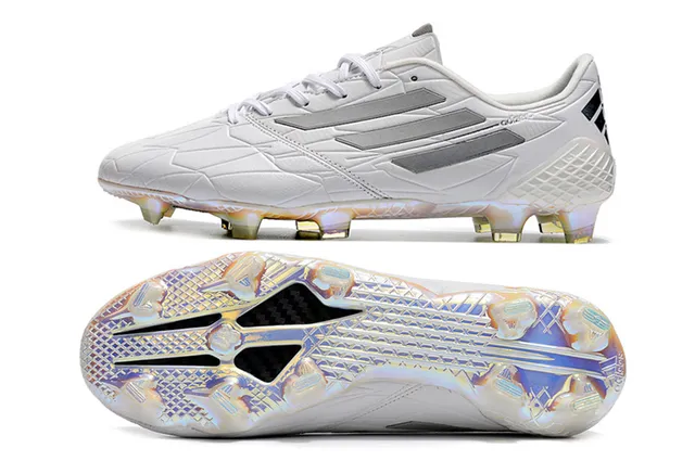 Adidas adizero Chaussures de football blanches argentées holographiques pour terrain ferme 19