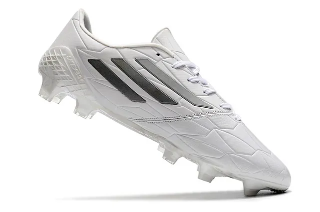 Adidas adizero Chaussures de football blanches argentées holographiques pour terrain ferme 20