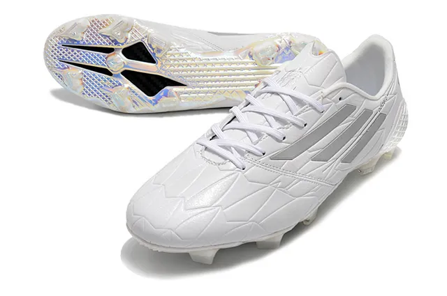 Adidas adizero Chaussures de football blanches argentées holographiques pour terrain ferme 23