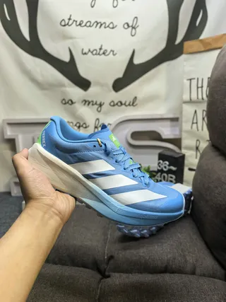Adidas Beige Noir Léger Tissu mesh supérieur Trois Rayures Branding latéral Chaussures de course 15