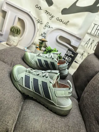 Adidas Beige Black Mesh Upper Perforated Three Stripes Lifestyle Sneakers 17