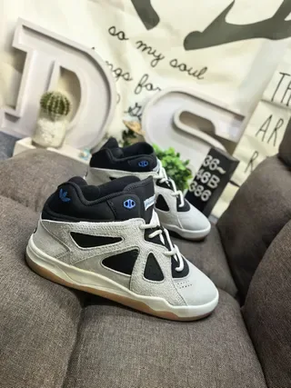 Adidas Beige Black Mixed-Material Upper Padded Collar Lifestyle Sneakers 9