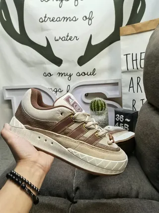Adidas Sneakers Lifestyle Beige Marron Low-Top en Daim et Textil 5