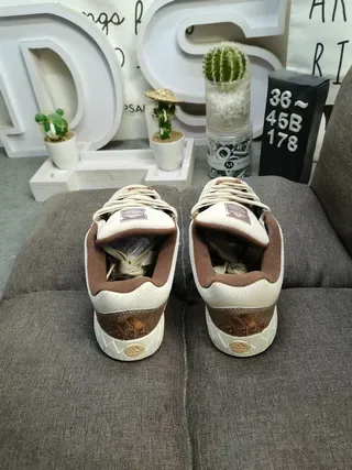 Adidas Sneakers Lifestyle Beige Marron Low-Top en Daim et Textil 8