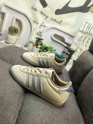 Adidas Beige Silver Low-Top Perforated Toebox Lifestyle Sneakers 7