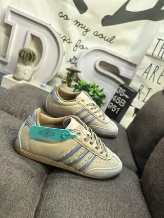 Adidas Beige Silver Low-Top Perforated Toebox Lifestyle Sneakers 9
