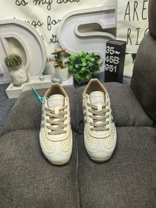 Adidas Beige Silver Low-Top Perforated Toebox Lifestyle Sneakers 10
