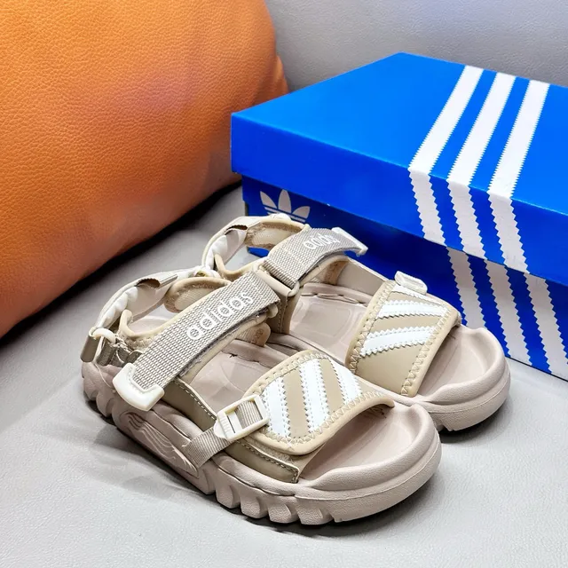 Adidas Sandales pour Enfants Noir et Blanc à Trois Rayures 10