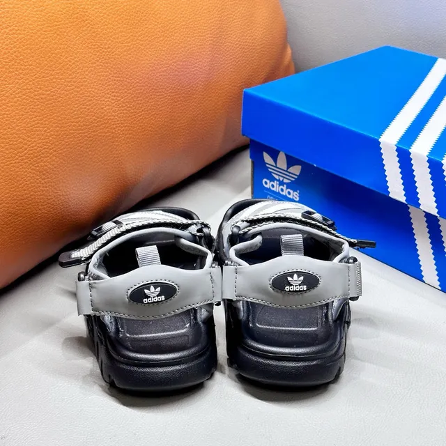 Adidas Sandales pour Enfants Noir et Blanc à Trois Rayures 19