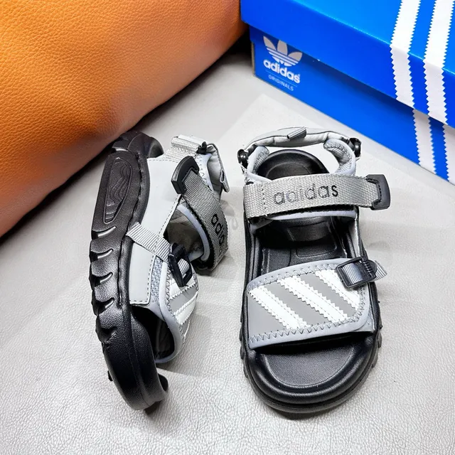 Adidas Sandales pour Enfants Noir et Blanc à Trois Rayures 22