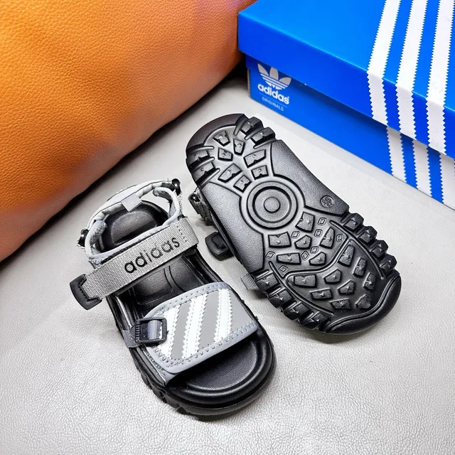 Adidas Sandales pour Enfants Noir et Blanc à Trois Rayures 23