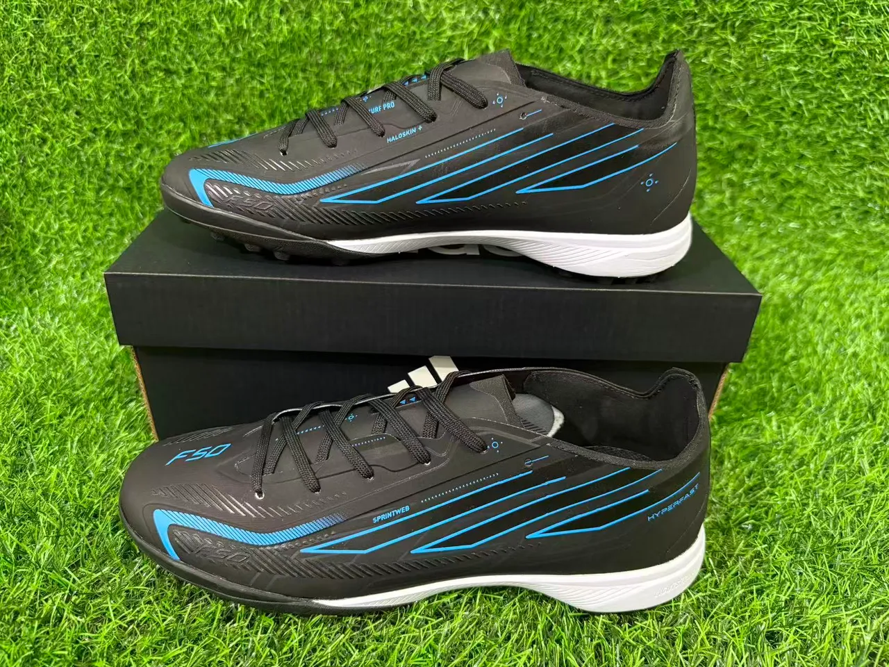 Adidas Noir Bleu Haut Synthétique Accents Graphiques Chaussures de Football Turf 3