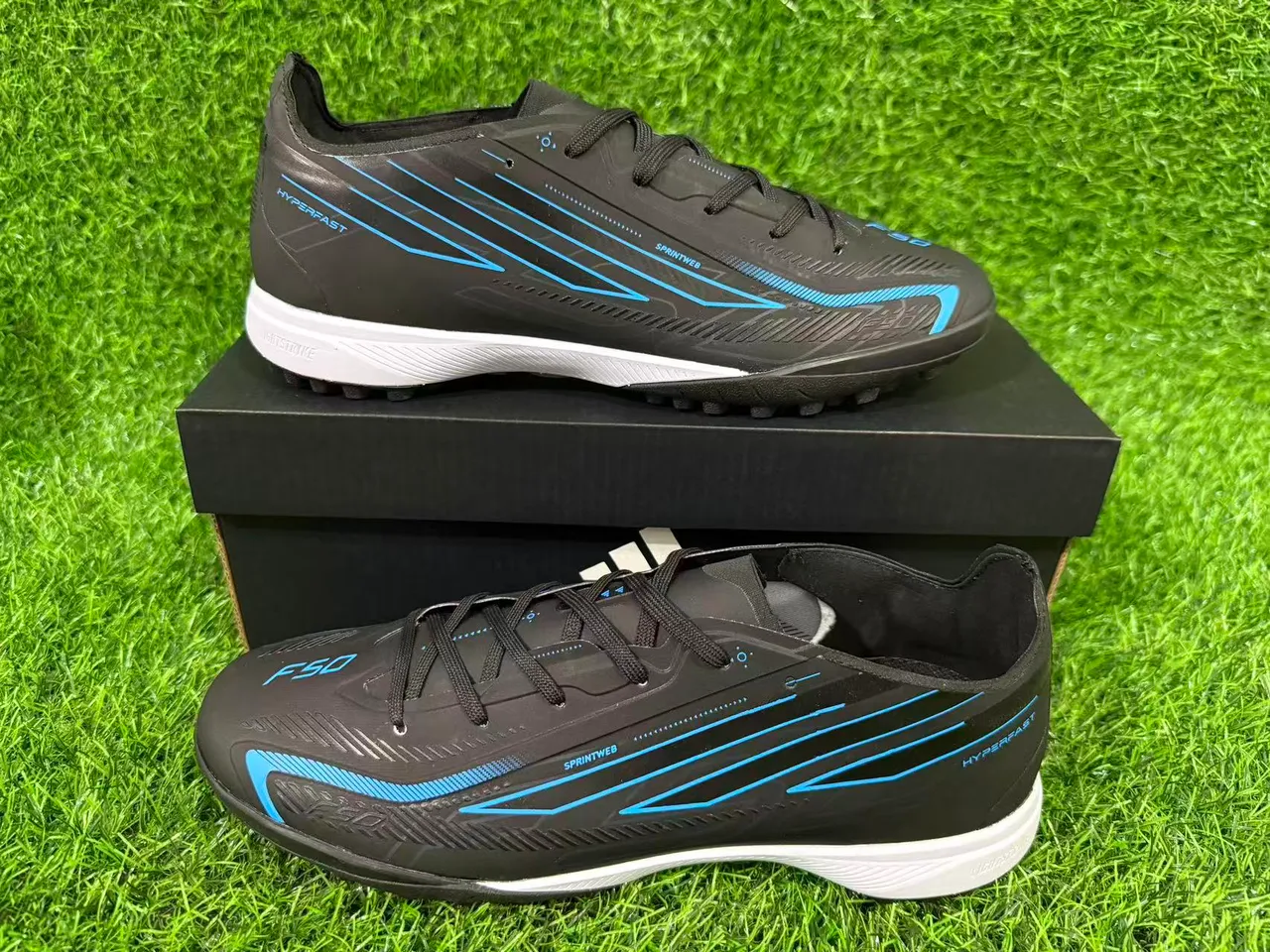 Adidas Noir Bleu Haut Synthétique Accents Graphiques Chaussures de Football Turf 4