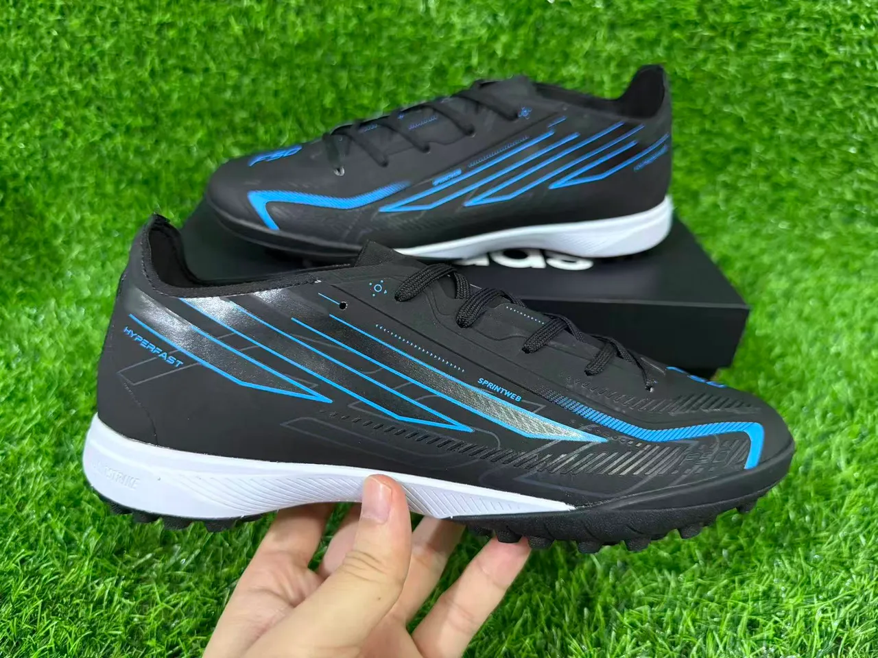 Adidas Noir Bleu Haut Synthétique Accents Graphiques Chaussures de Football Turf 6