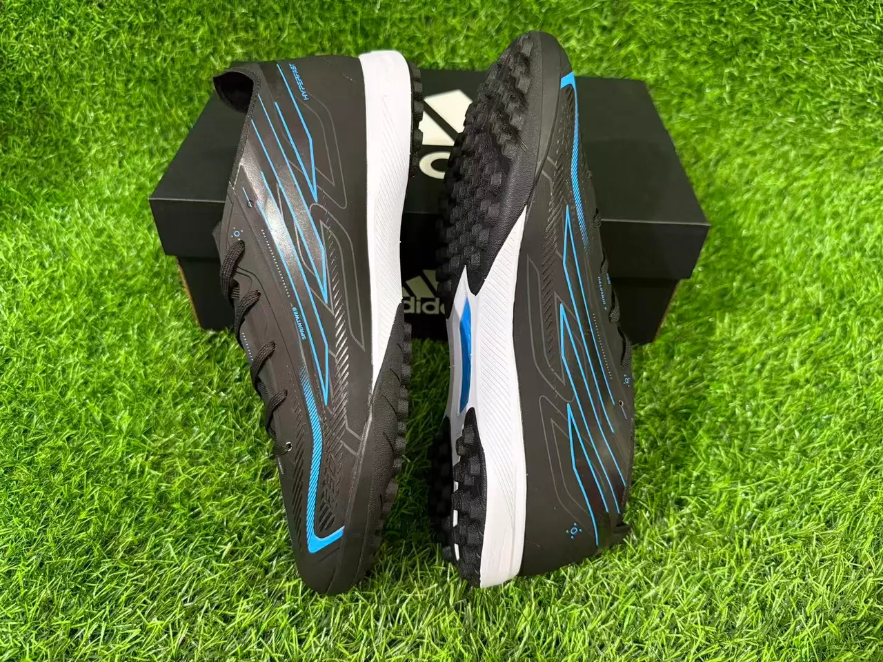 Adidas Noir Bleu Haut Synthétique Accents Graphiques Chaussures de Football Turf 7