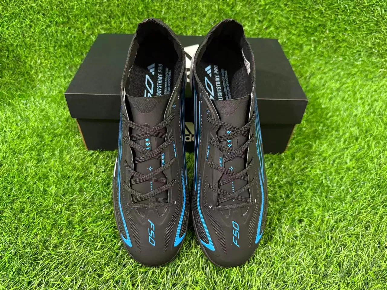 Adidas Noir Bleu Haut Synthétique Accents Graphiques Chaussures de Football Turf 8