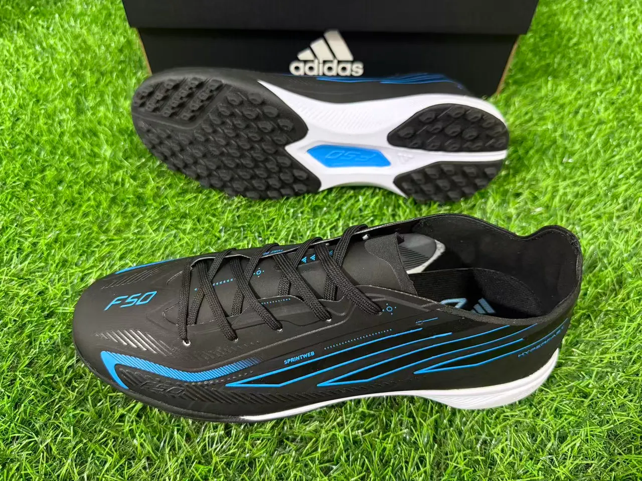 Adidas Noir Bleu Haut Synthétique Accents Graphiques Chaussures de Football Turf 9