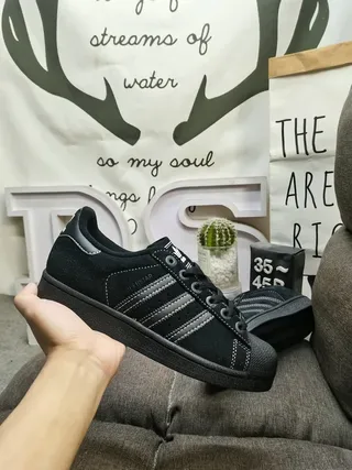 Adidas Black Low-Top Lifestyle Sneakers 5