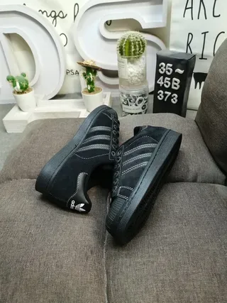 Adidas Black Low-Top Lifestyle Sneakers 6
