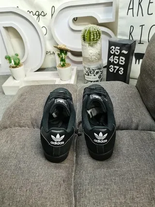 Adidas Black Low-Top Lifestyle Sneakers 8