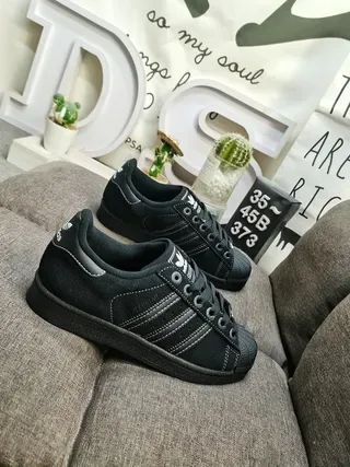 Adidas Black Low-Top Lifestyle Sneakers 9