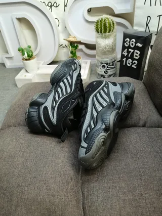 Adidas Black Monochrome Sculpted Midsole Lifestyle Sneakers 6
