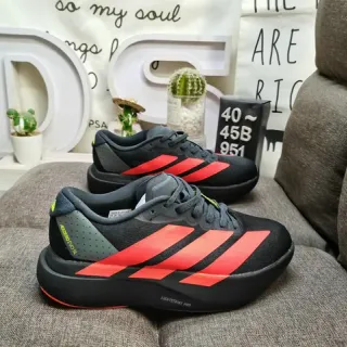 Adidas Negro Rojo con parte superior liviana de malla perforada contrafuerte de talón zapatillas de correr