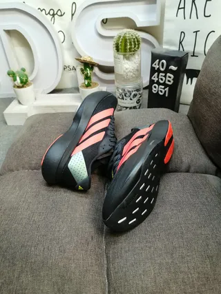 Adidas Black Red Lightweight Knit Upper Perforated Heel Counter Running Shoes 6