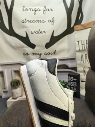 Adidas Noir Blanc Sans Lacets à enfiler Matelassé Cuir Supérieur Chaussures de Football Intérieur 3
