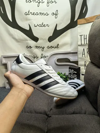 Adidas Noir Blanc Sans Lacets à enfiler Matelassé Cuir Supérieur Chaussures de Football Intérieur 5