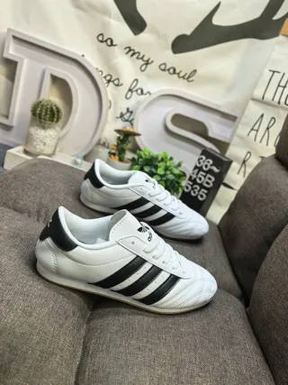 Adidas Noir Blanc Sans Lacets à enfiler Matelassé Cuir Supérieur Chaussures de Football Intérieur 9