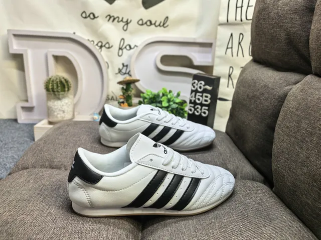 Adidas Noir Blanc Sans Lacets à enfiler Matelassé Cuir Supérieur Chaussures de Football Intérieur 11