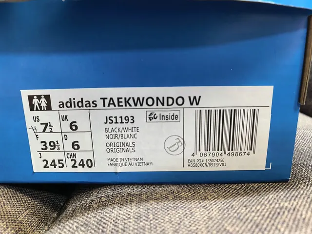 Adidas Noir Blanc Sans Lacets à enfiler Matelassé Cuir Supérieur Chaussures de Football Intérieur 12