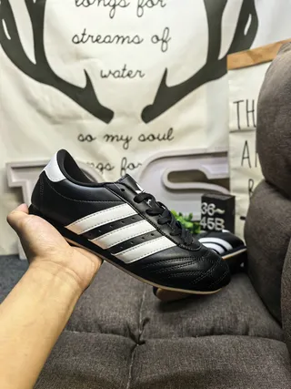Adidas Noir Blanc Sans Lacets à enfiler Matelassé Cuir Supérieur Chaussures de Football Intérieur 15