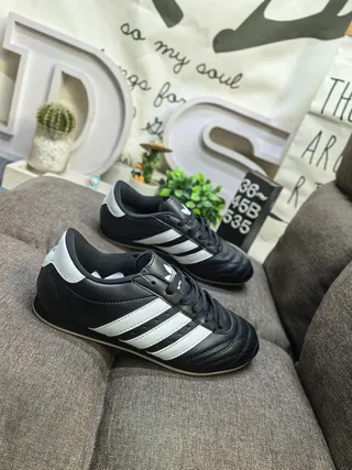 Adidas Noir Blanc Sans Lacets à enfiler Matelassé Cuir Supérieur Chaussures de Football Intérieur 19