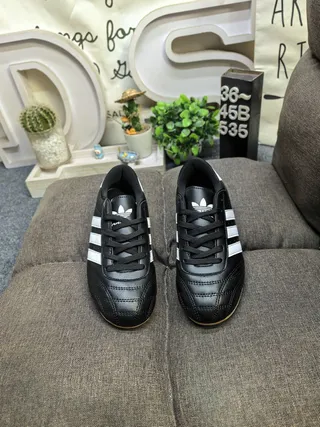 Adidas Noir Blanc Sans Lacets à enfiler Matelassé Cuir Supérieur Chaussures de Football Intérieur 20
